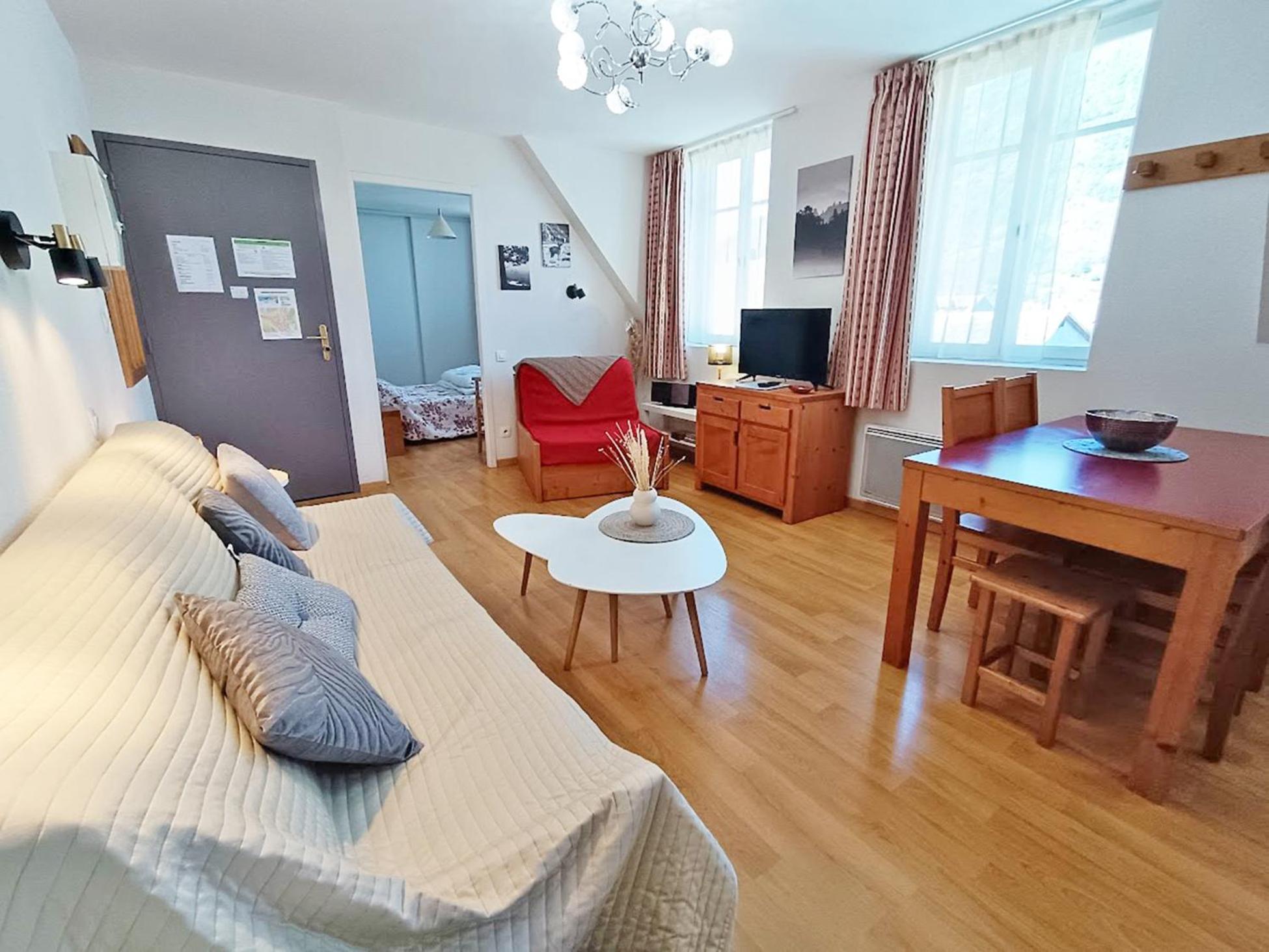 Le Venasque, T2, Centre Luchon, Wifi, Casier A Ski, Ascenseur, 4 Personnes Bagnères-de-Luchon Exterior foto